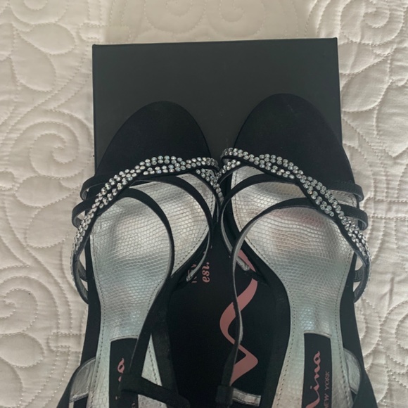 EUC - NINA BLACK SATIN DRESS SANDALS -6.5M - Picture 7 of 7
